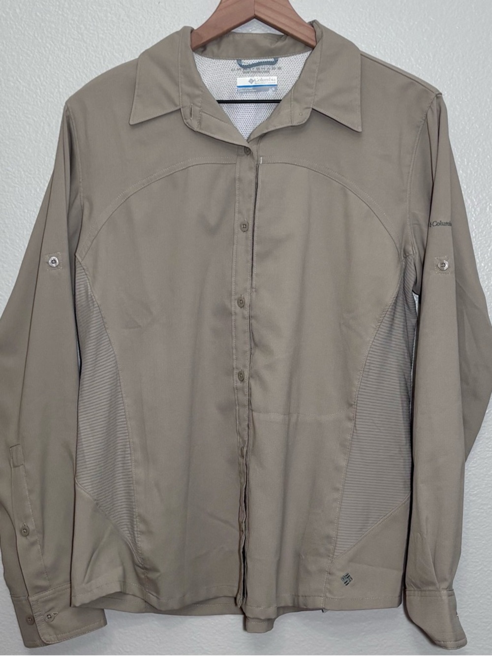 Columbia Womens Beige Hiking Shirt Omni Shade Vented Button Up Lightweight